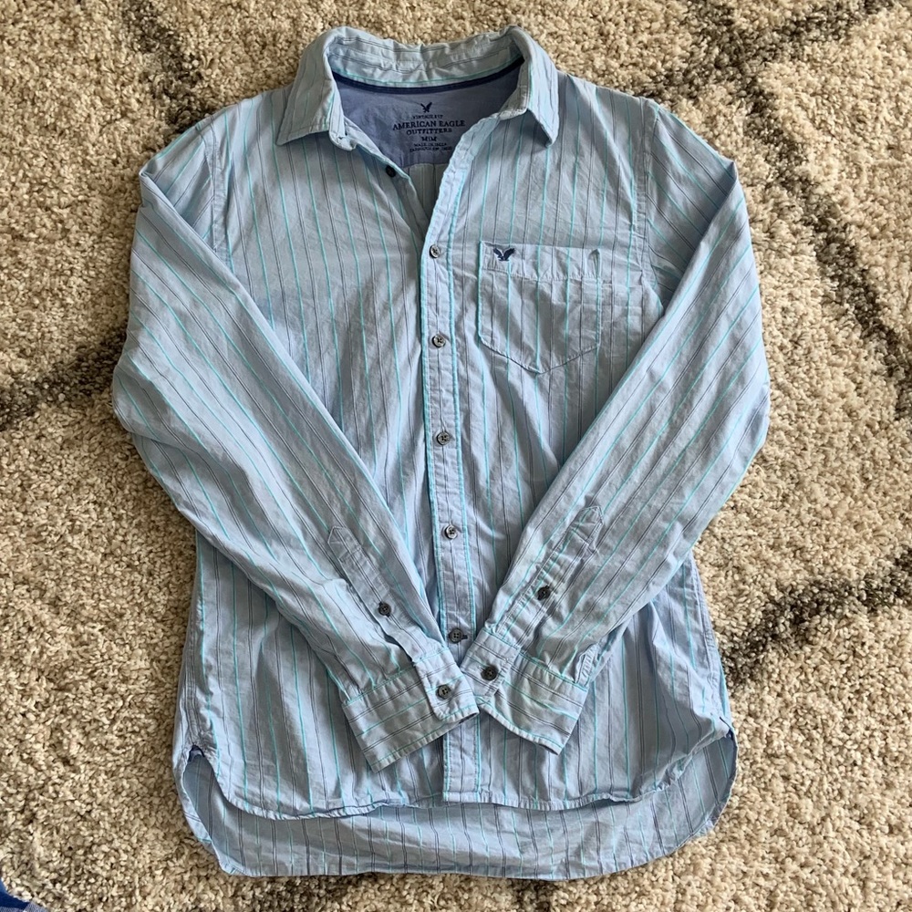 M American Eagle Button Up